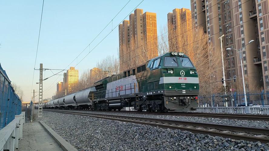 貨運火車緩慢貨運火車緩慢運行