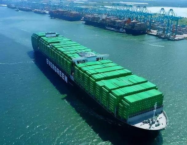 巨型貨運輪船巨型貨運輪船圖片